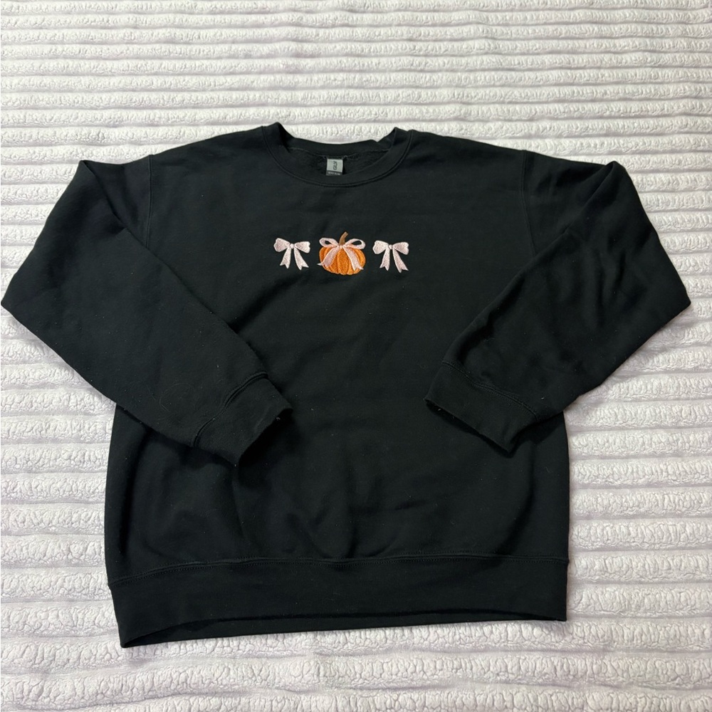 Women’s Fall Pumpkin Embroidered Crew Neck